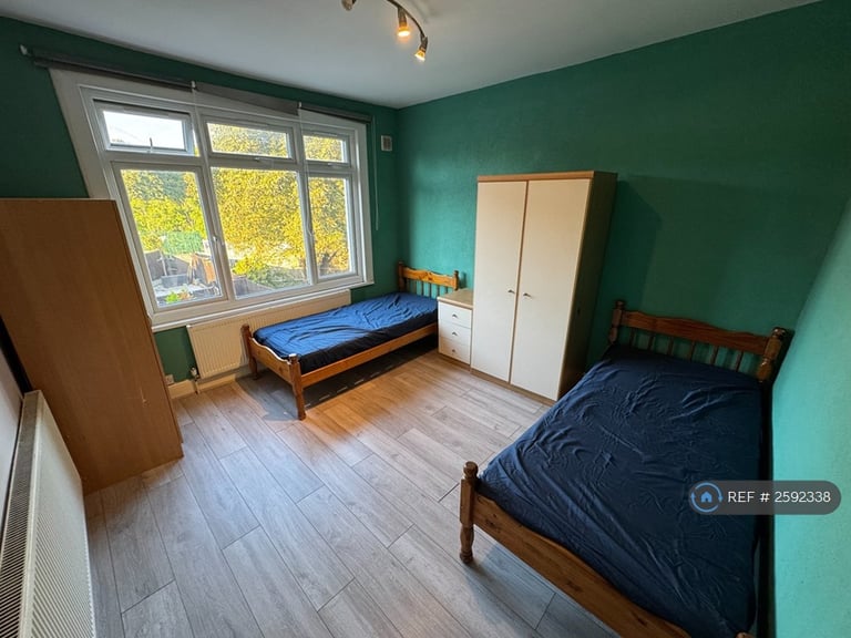 2 bedroom flat in London Road, Wembley, HA9 (2 bed) (#2592338)