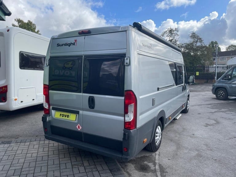 Sunlight Cliff 640 3 Berth 4 Belt Rear Transverse Bed Dinette Conversion Camperv