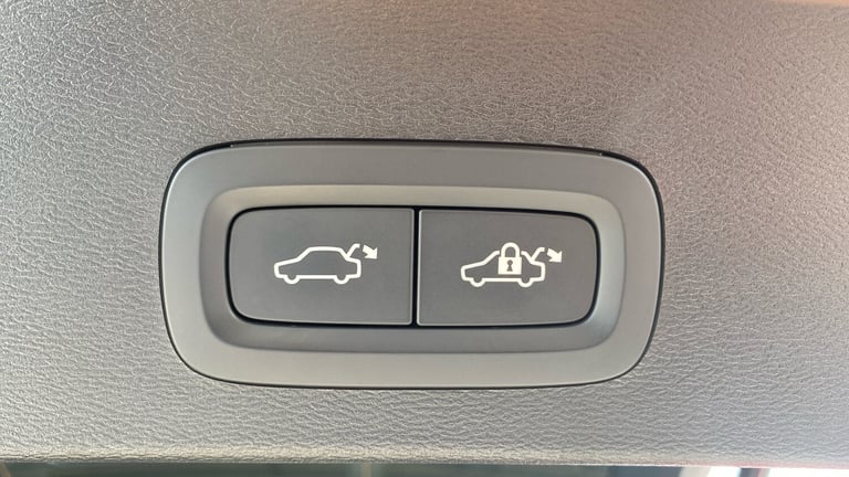 2024 Volvo XC40 2.0 B4P Plus Dark 5dr Auto Petrol Estate Estate Petrol Automatic