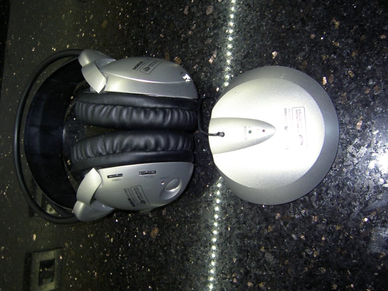 Wireless Head phones & Bluetooth My Pall GPS System Very good Condition  