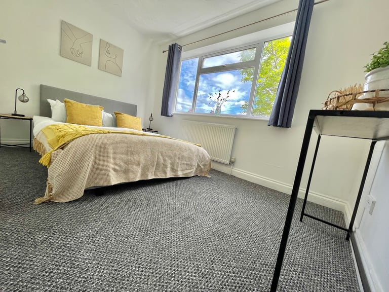 4 bedroom attached house Rugby centre 