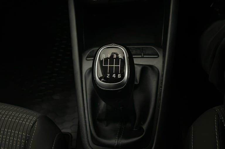  Kia Stonic 1.4 2 Suv 5dr Petrol Manual Euro 6 s/s 98 Bhp Petrol