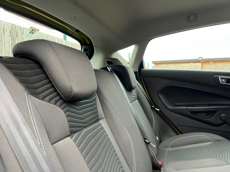 FORD FIESTA 1.25 ZETEC 5DR 11 MOT £35 TAX 2 F/KEEPERS!