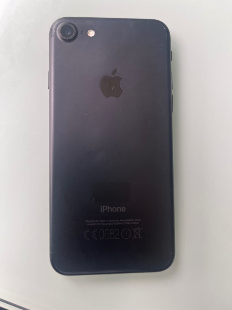 Apple iPhone 7 - 32GB - unlocked Excellent Condition 
