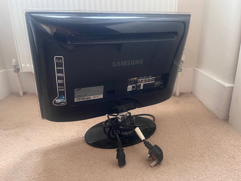 LG Small Tv with Remote 