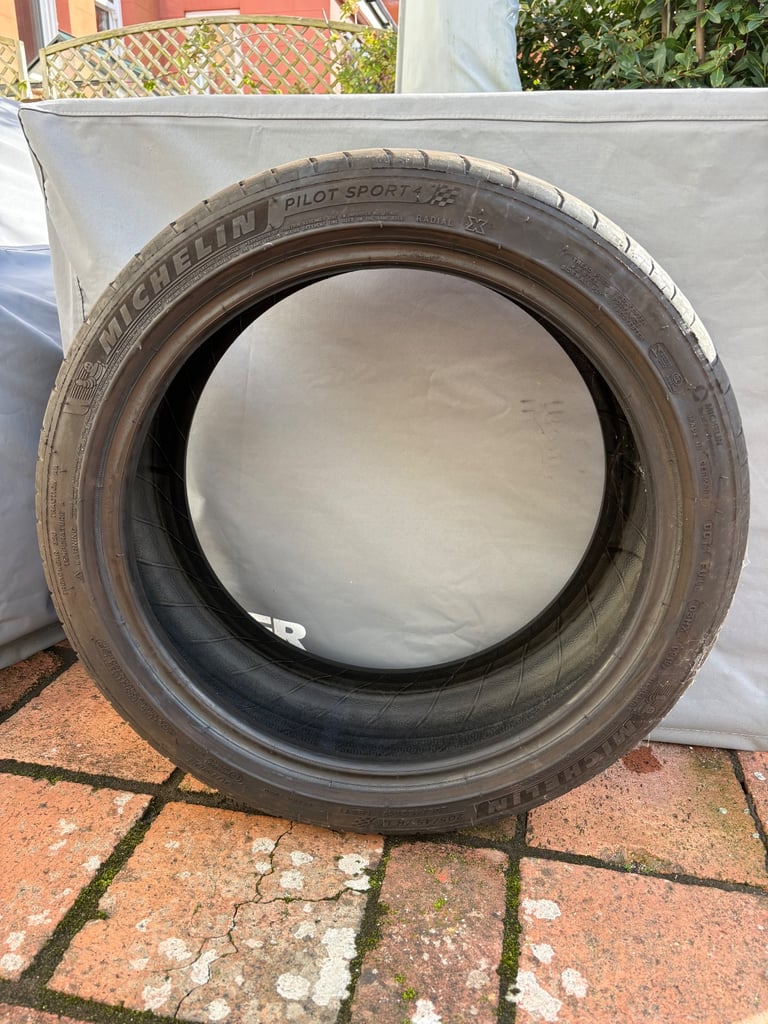 image for Michelin Pilot Sport 4 205/45 R17