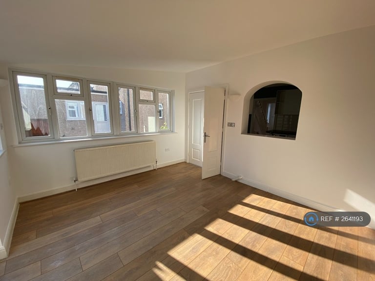 3 bedroom house in Northumberland Crescent, Feltham, TW14 (3 bed) (#2641193)