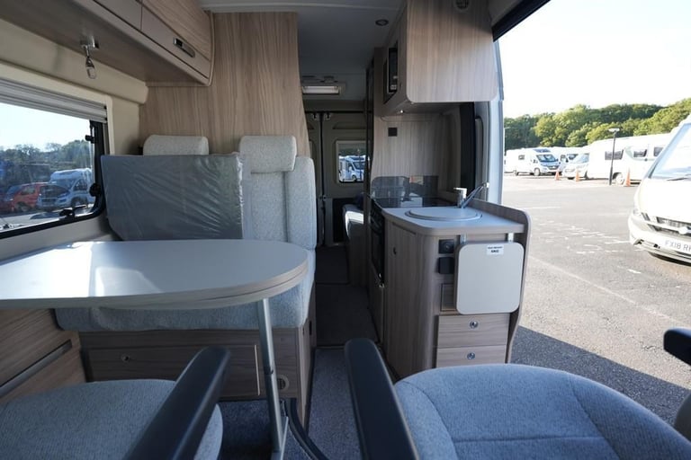 Elddis Chatsworth CV40 FIAT 3 BERTH 4 TRAVEL SEAT MOTORHOME