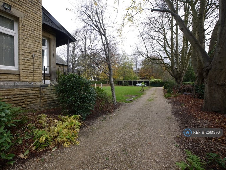 2 bedroom flat in North Hill Road, Leeds, LS6 (2 bed) (#2661370)