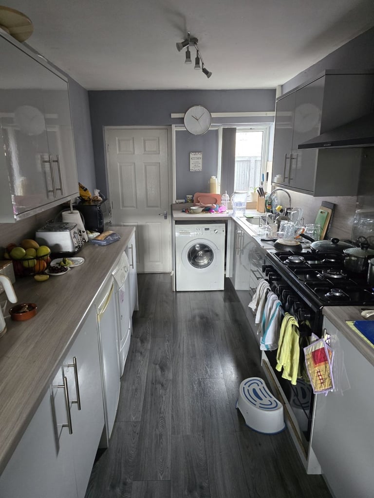 York Lovely Room LOW RENT Bills Included!