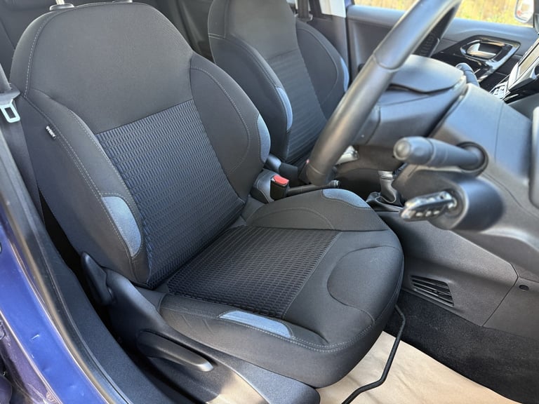 PEUGEOT 208 1.6 e-HDi Allure 2014