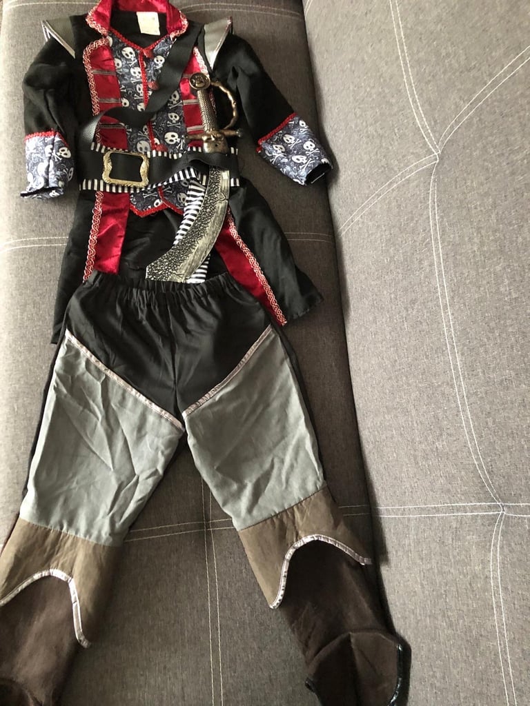 image for Pirates costume Age 5-6yrs