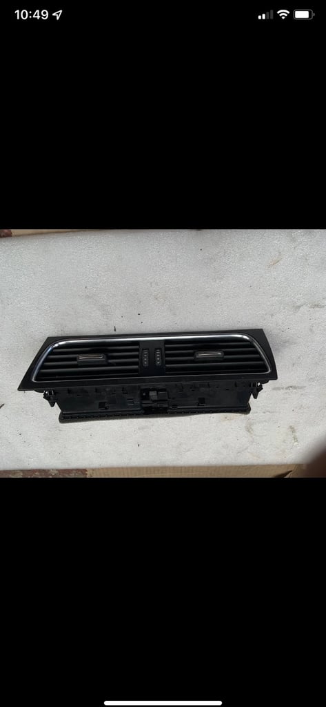AUDI A4 Mk4 (B8) Centre Vent