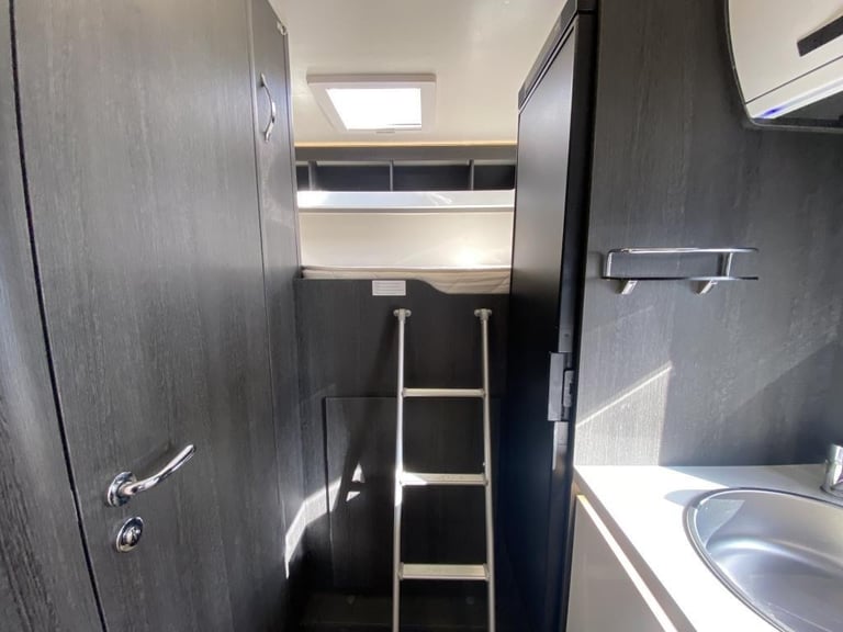 2021 (71) ROLLER TEAM ZEFIRO 690 FAMILY MOTORHOME