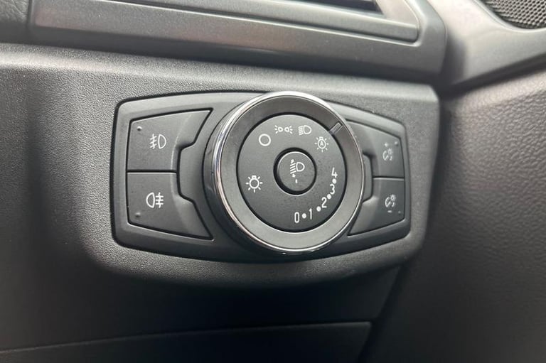 2016 Ford Mondeo 2.0 TDCi Titanium 5dr ** Sync 2 - Bluetooth / USB Connection ** Manual Hatchback...