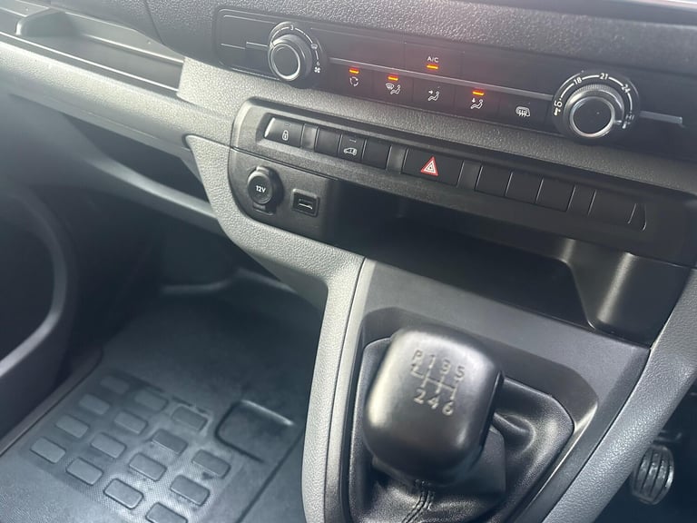 2022 Vauxhall Vivaro 2700 1.5d 100PS Dynamic H1 Van PANEL VAN DIESEL Manual