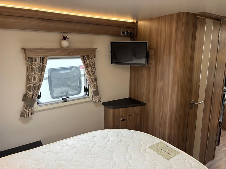 SWIFT BESSACARR HI-STYLE 599 MOTORHOME Alde, Auto Satellite, Tower Fridge, 
