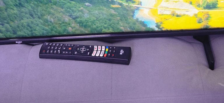 Tv Bush 58 inch big screen 24 model 4k smart 