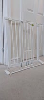 Lindham pressure fit baby gate includes fixings and extension bar