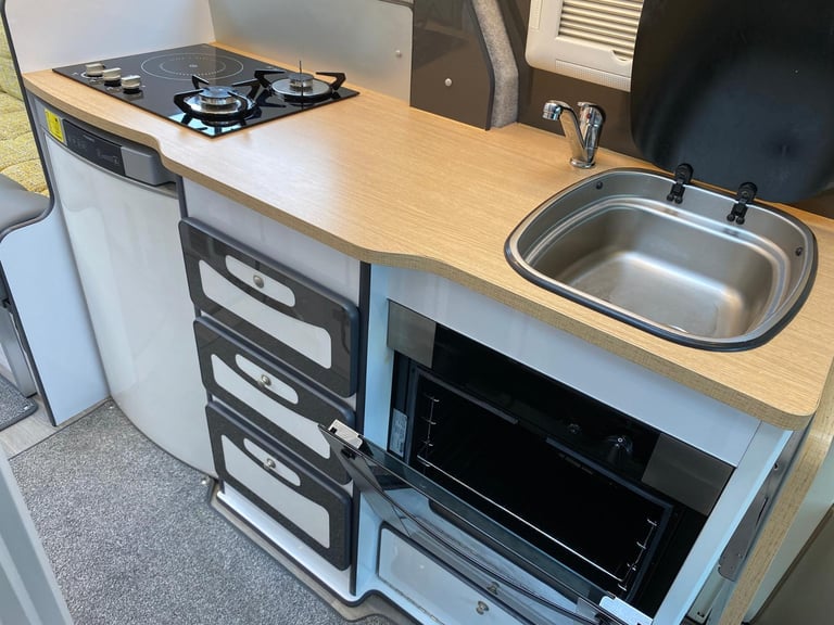 IH MOTORHOMES N-680 CRL -REAR LOUNGE - 1 OWNER - AUTOMATIC - WIFI