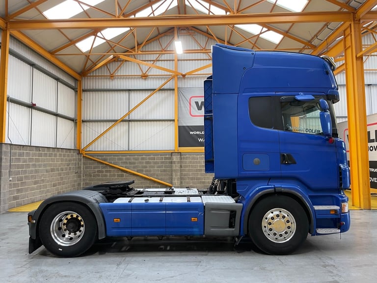 SCANIA V8 R500 TOPLINE LEFT HAND DRIVE 4X2 TRACTOR UNIT - 2005 - LX05 NZT