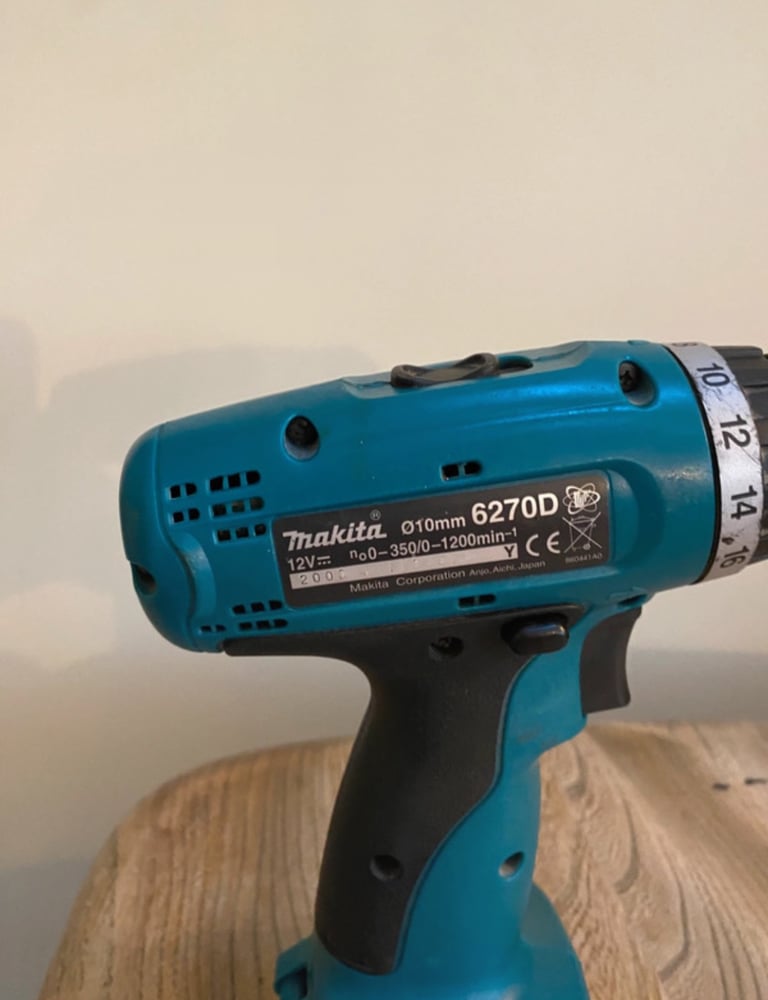 Makita drill 6270D, batteries, charger and case