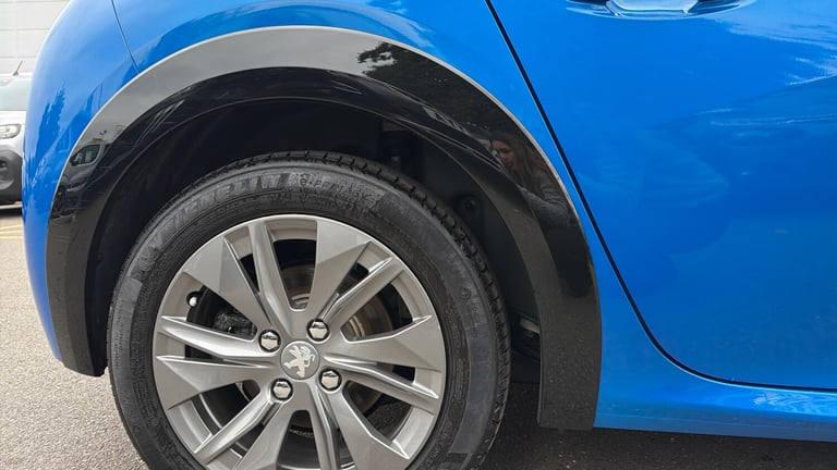 2025 Peugeot 208 50kWh Active Premium + Hatchback 5dr Electric Auto (7.4kW Charger) (136 ps) Hatc...
