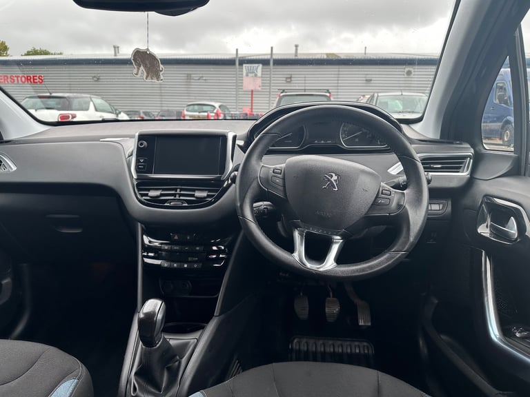 Peugeot, 208, Hatchback, 2013, Manual, 1199 (cc), 5 doors