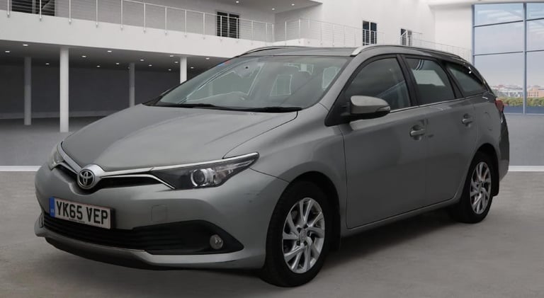 Toyota auris 2015 estate 1.2 petrol Euro 6 ulez compliant