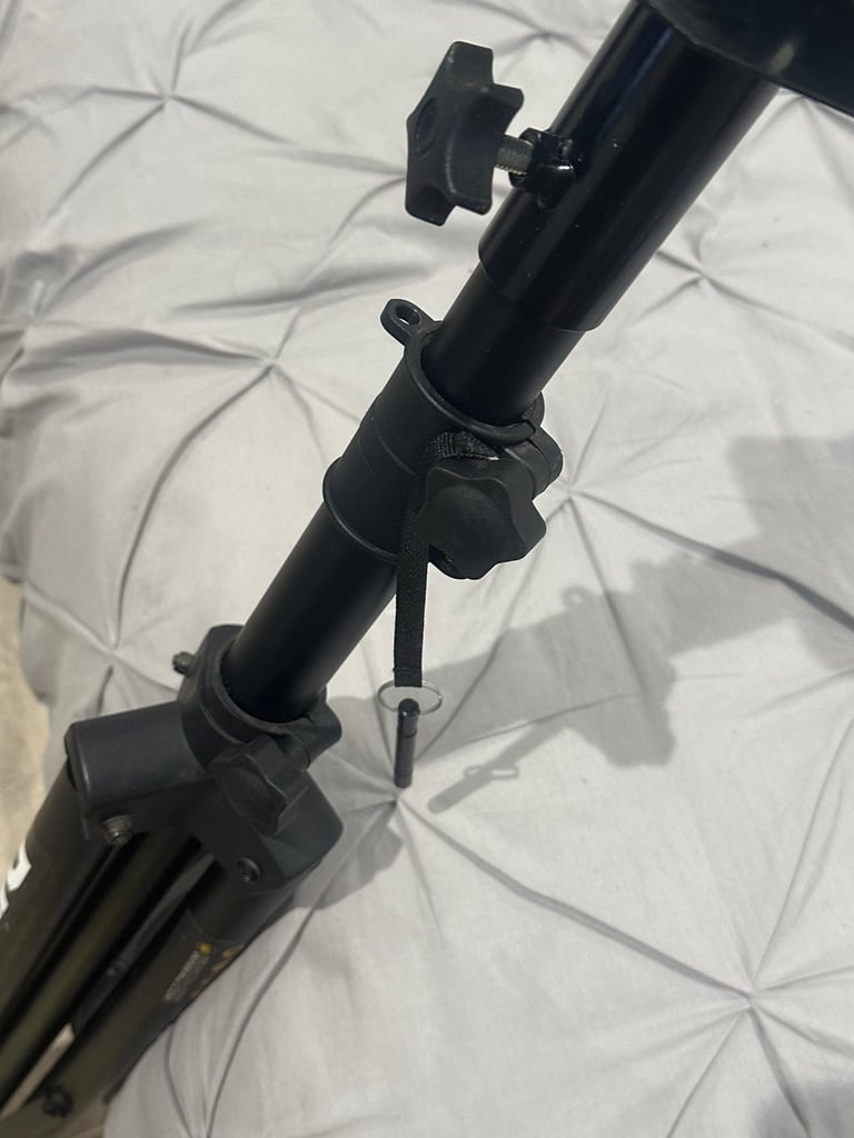 Unicorn tri dartboard stand (like new )