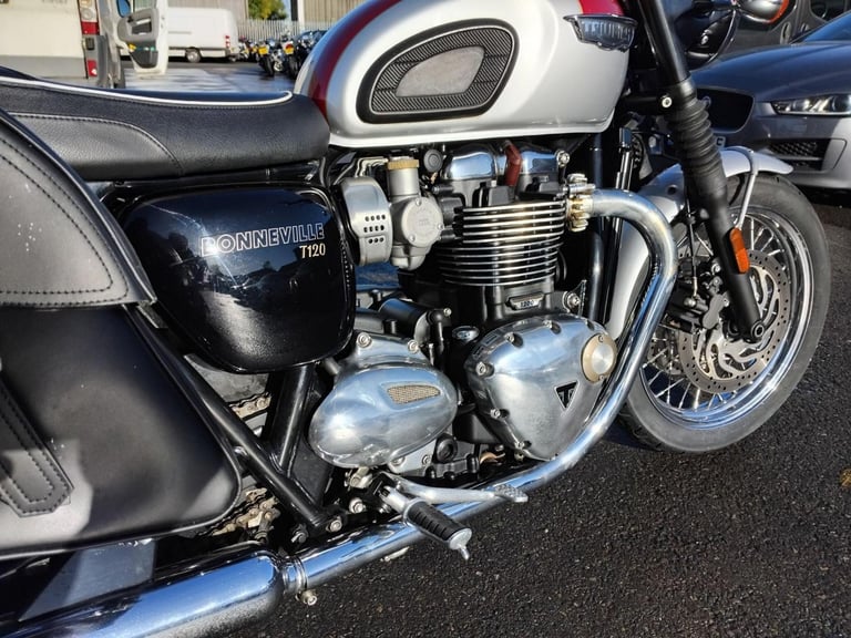 2017 66 TRIUMPH BONNEVILLE T120 T 120 1200 RED 1289 MILES CLASSIC STYLING