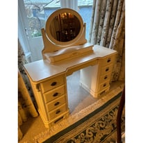 French style dressing table