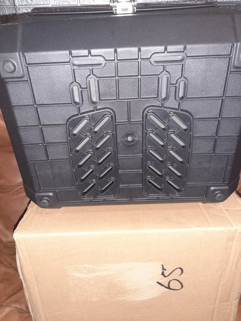 Brand new 45 litre  top box complete  with all hardware and 2 keys never fitted 