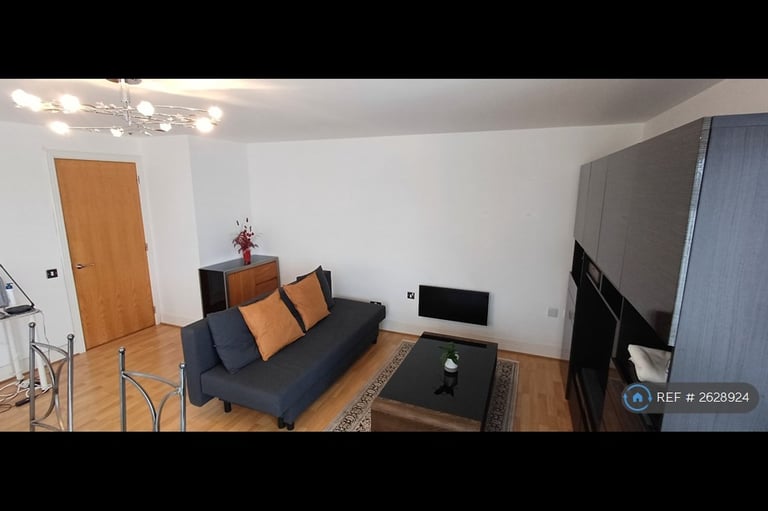 1 bedroom flat in St Davids Square, Canary Wharf, E14 (1 bed) (#2628924)