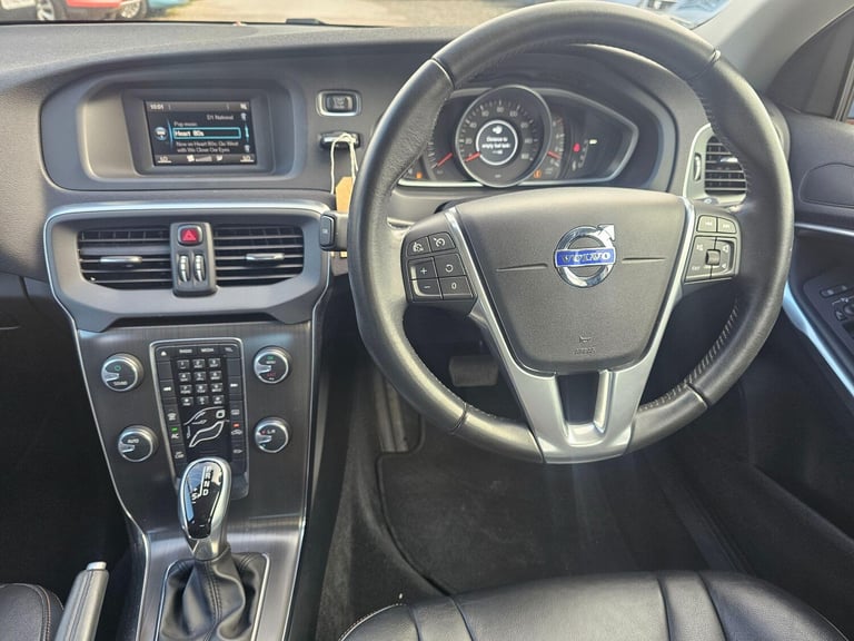 2015 Volvo V40 Cross Country 2.0 D2 Lux Auto Euro 6 (s/s) 5dr HATCHBACK Diesel Automatic