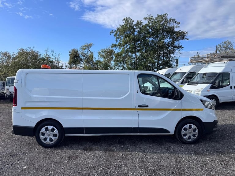 2023 73 Renault Trafic LL30 LWB Advance Van. Aircon. Appleplay. Rear Cam. NAV.