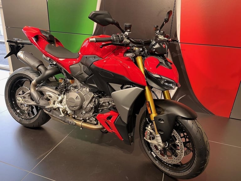 DUCATI STREETFIGHTER V2 S NEW 2025 MODEL YEAR BIKE IN STORE EX DISPLAY BIKE