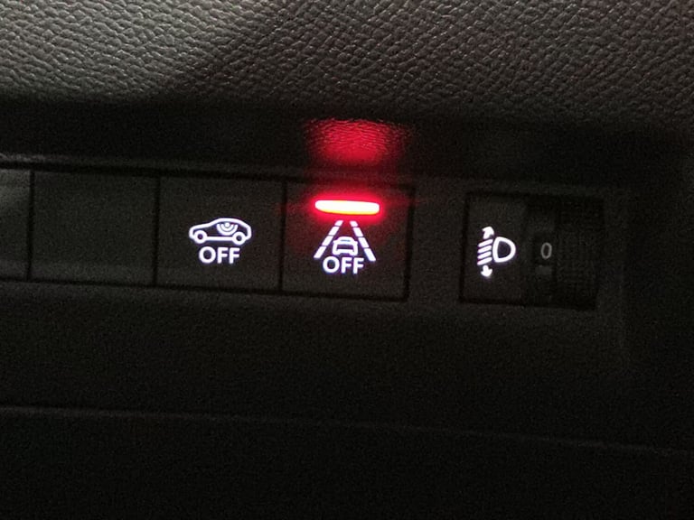 2023 Peugeot 208 1.2 PureTech 100 Allure Premium + 5dr HATCHBACK PETROL Manual