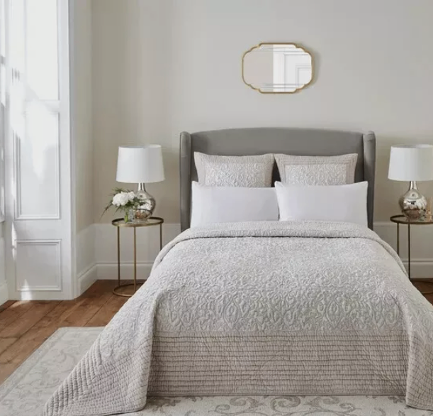Damask Design Bedspread with 2 Continental Cushions BNIP