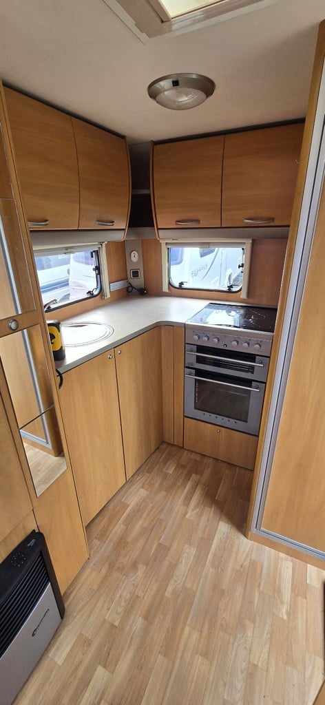 Swift Charisma 220/2 berth 2007 motor mover light weight 