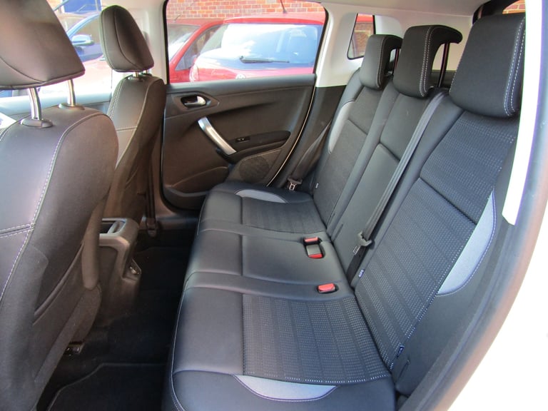 2019 Peugeot 2008 1.2PURE TECH ACTIVE EURO6 5DR PETROL LEFT HAND DRIVE Estate Petrol Manual