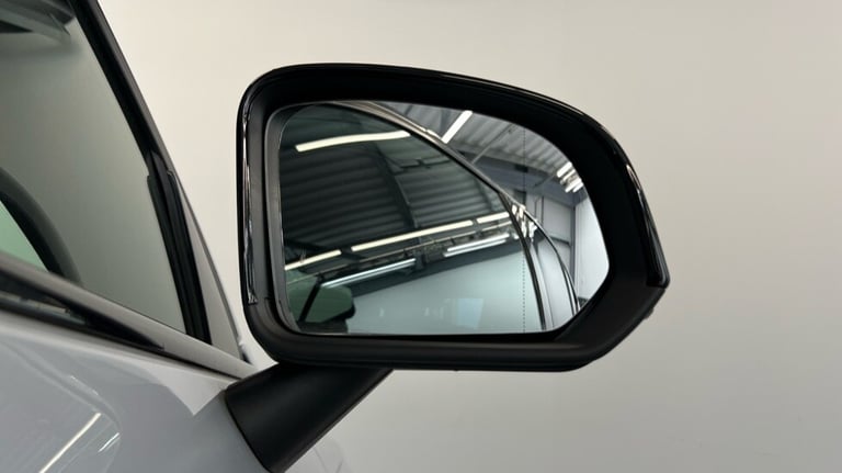 2021 Volvo XC40 R-Design, T3 automatic (Power Tailgate, Rear Park Assist) Estate Petrol Automatic
