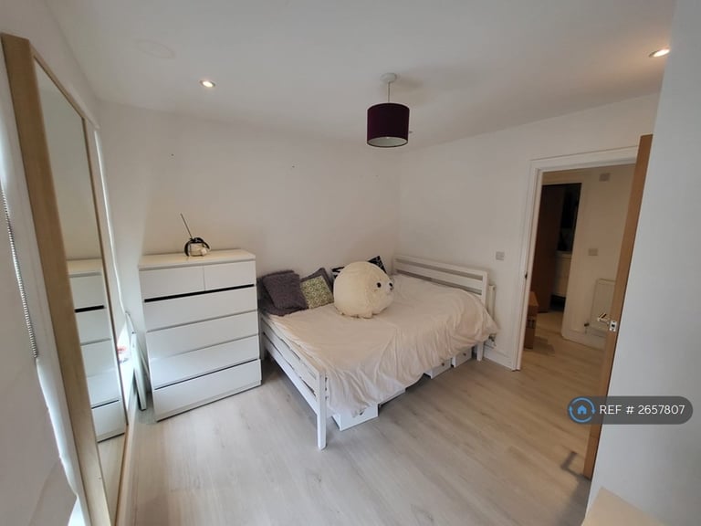 3 bedroom flat in Fortess Road, London, NW5 (3 bed) (#2657807)