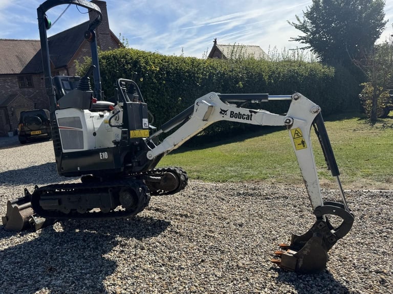 Bobcat E10Z Zero Tail 1 T  Micro Excavator Digger