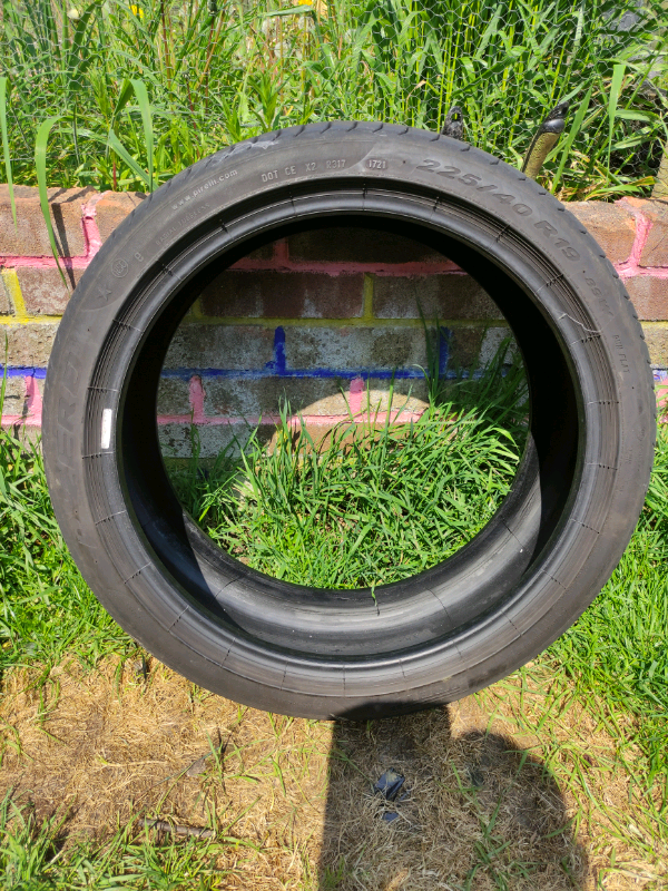 Pirell Pzero 225/40/r19 89w run flat tyre