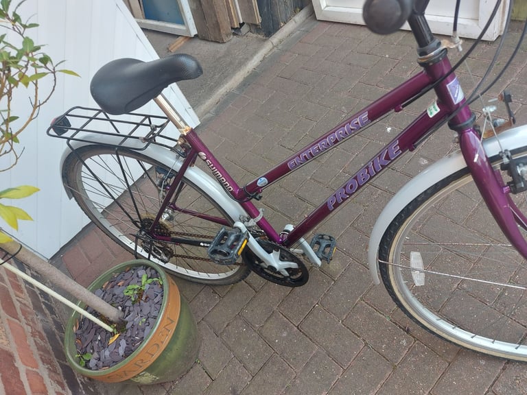Ladies hybrid bike