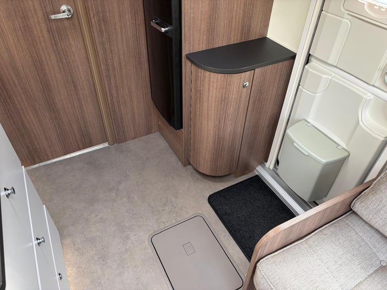 2019 Bailey Unicorn Cabrera (Rear Island Fixed Double Bed) Powrtouch Motor Mover