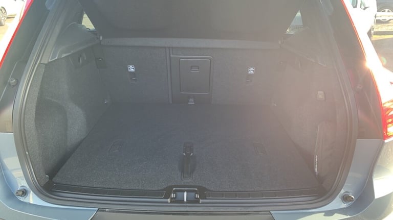 2023 Volvo XC40 Ultimate, B4 mild hybrid, Petrol, Dark ESTATE N/A Automatic