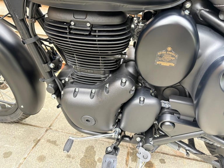 2023 / 23 Royal Enfield CLASSIC 350 £3500 Black 201 miles.