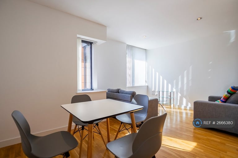 2 bedroom flat in Rice Street, Manchester, M3 (2 bed) (#2666380)